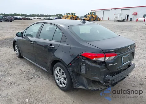 2021 Toyota Corolla Le z USA, uszkodzony, nr VIN 5YFEPMAE9MP233499